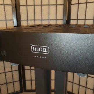 Ampli HEGEL C55 OCCASION 5 canaux amplificateur multicanal multicanaux cinq canal entrées symetrique assymetrique home theatre cinema multizone rack 19"