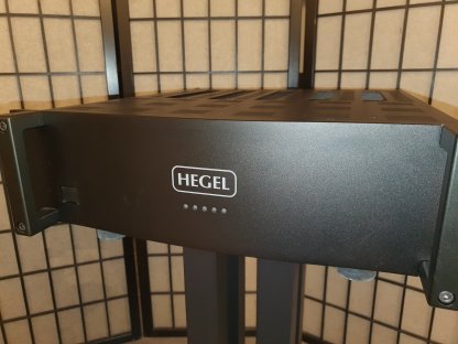 Ampli HEGEL C55 OCCASION 5 canaux amplificateur multicanal multicanaux cinq canal entrées symetrique assymetrique home theatre cinema multizone rack 19"